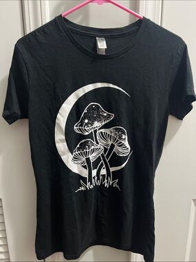 Black Tee with White Crescent Moon & Mushroom Graphic Size Ladies M